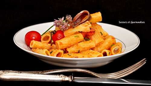 Tortiglioni aux anchois, tomates et mascarpone.