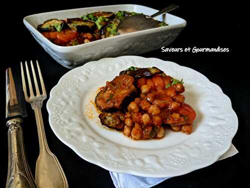 Aubergines aux pois chiche et aux tomates (Musaqa’a). de S. Tamimi.