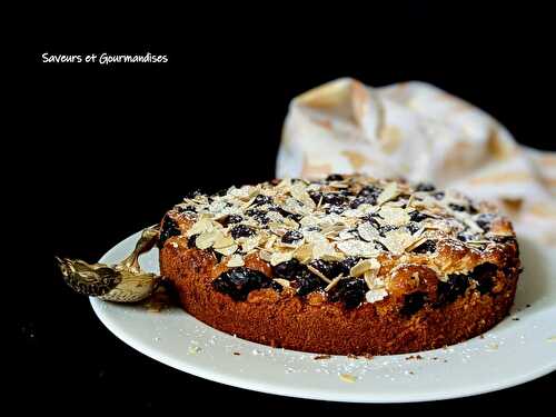 Gâteau Pomme/Myrtilles aux amandes effilées.