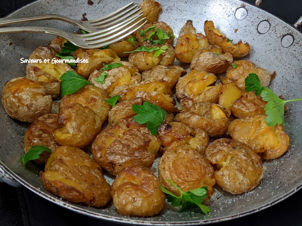 Pommes de terre rôties au sel et au vinaigre. Salt and vinegar potapoes.