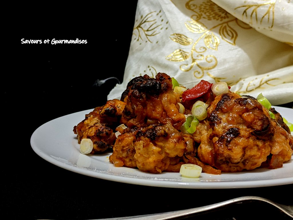 Chou-Fleur en beignets, sauce aigre-douce.