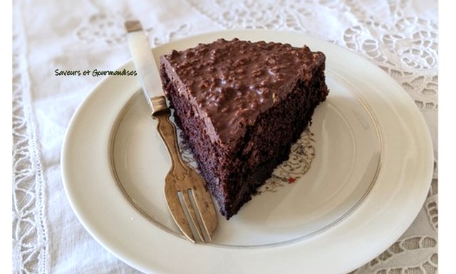 Gâteau au chocolat, ganache pralinée (sans œufs, sans beurre).