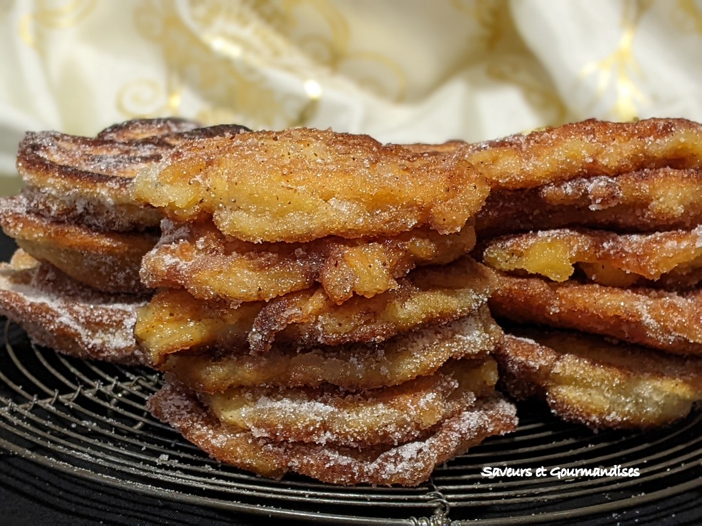 Beignets de pommes caramélisées (très moelleux et faciles à faire).