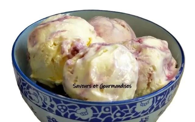 Glace express au coulis de fraises