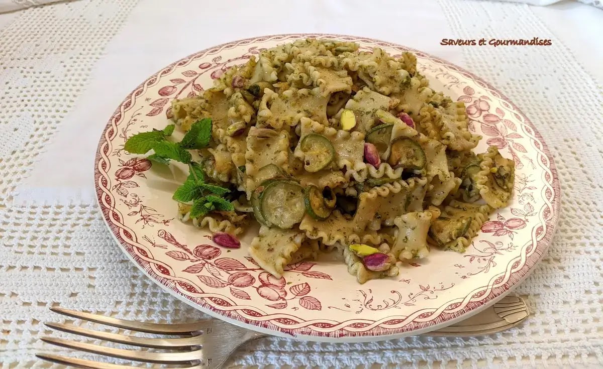 Pâtes aux courgettes et pesto de pistaches