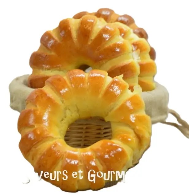 Brioches à la semoule moelleuses et dorées