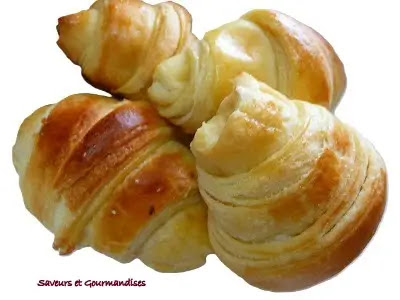 Croissants feuilletés au fromage