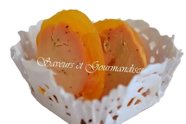 Fruits secs déguisés au foie gras