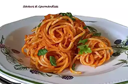 Spaghettis à la crème de poivrons rouges