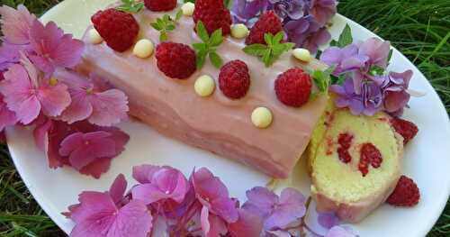 BISCUIT ROULÉ AUX FRAMBOISES ET CHOCOLAT BLANC