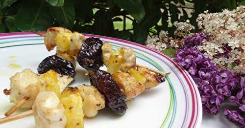 BROCHETTES DE POULET A L’ANANAS ET AUX PRUNEAUX