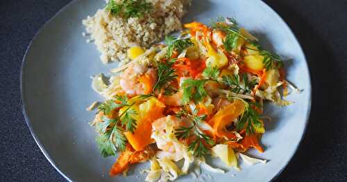 CREVETTES À LA MANGUE, AUX CAROTTES ET AU CHOU BLANC