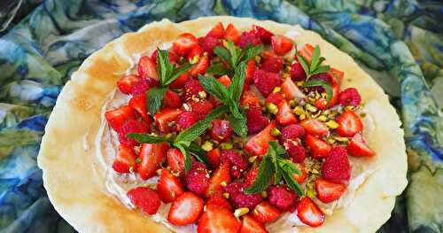  PIZZA AUX FRUITS ROUGES, PISTACHES ET CHOCOLAT BLANC