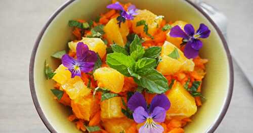 SALADE DE CAROTTES À L’ORANGE ET AUX PENSÉES SAUVAGES