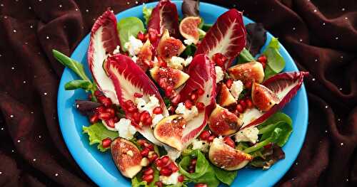 SALADE DE FIGUES ET DE FROMAGE FRAIS, ACCOMPAGNÉE D’UNE VINAIGRETTE À LA GRENADE ET AU MIEL