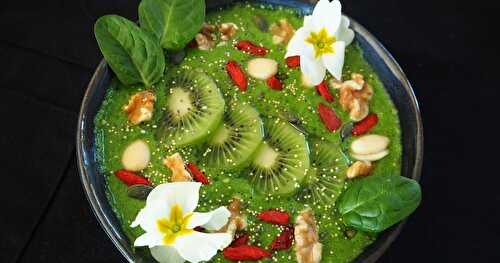 SMOOTHIE AUX KIWIS, EPINARDS, GRAINES ET BAIES DE GOJI