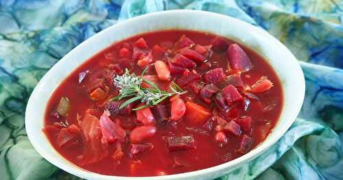 BORSCHT UKRAINIEN AUX BETTERAVES ET AU CHOU