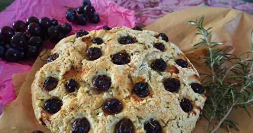 FOCACCIA AU RAISIN NOIR ET AU ROMARIN