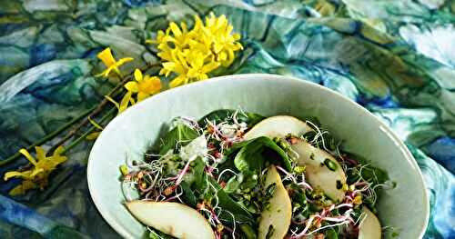 SALADE D’EPINARDS AUX POIRES SAUCE CITRON-MENTHE