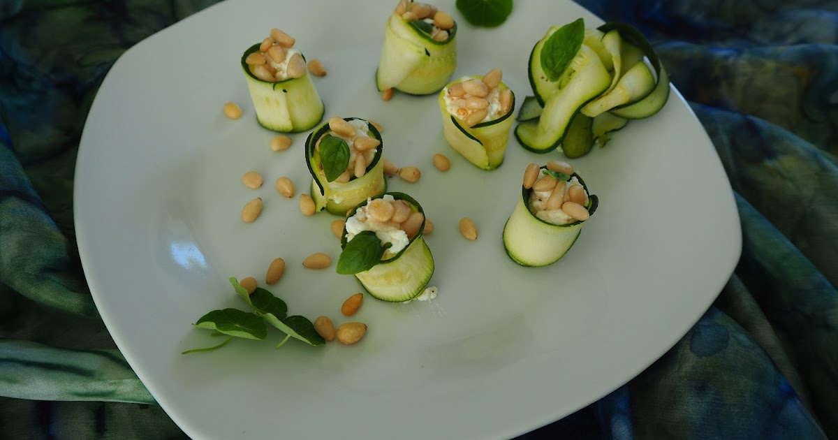 ROULEAUX DE COURGETTES AU CHÈVRE FRAIS ET PIGNONS DE PIN