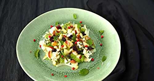 SALADE D’ENDIVES AU KIWI, POMMES ET AU ROQUEFORT 