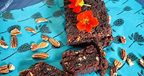 CAKE VÉGÉTAL AMANDE-CHOCO AUX NOIX DE PECAN