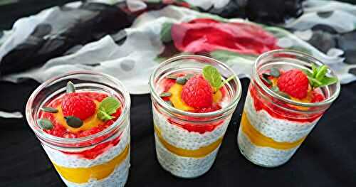 PUDDING DE GRAINES DE CHIA, FRAMBOISES ET MANGUE