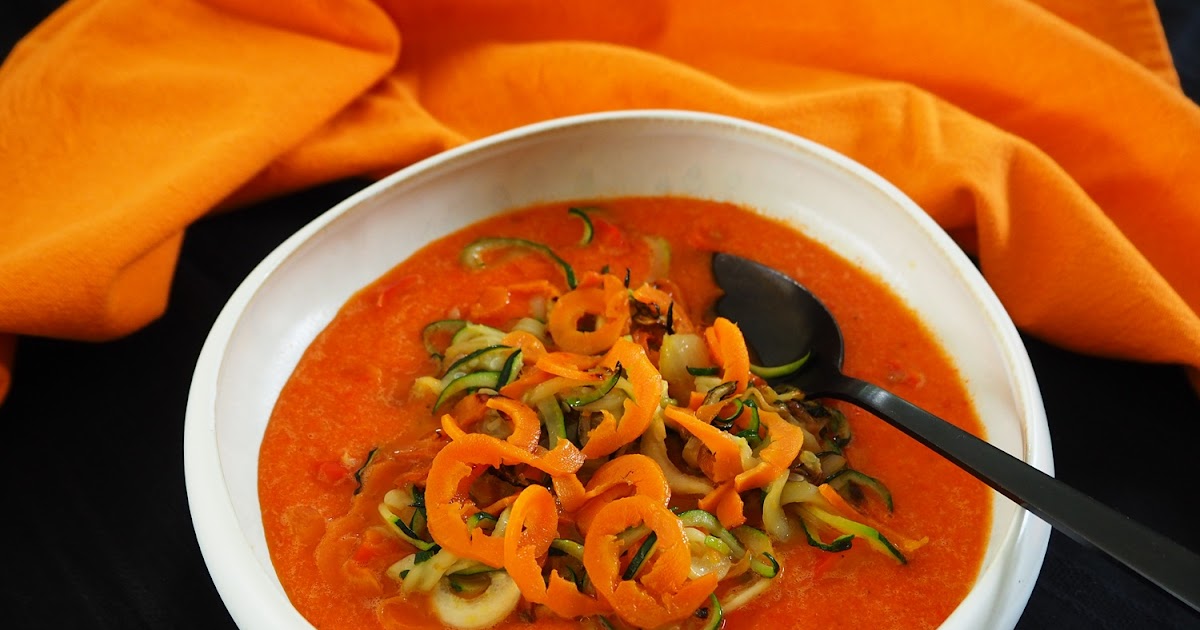 SPAHGETTIS DE COURGETTES ET CAROTTES À LA SAUCE POIVRON 