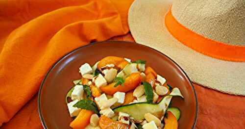 SALADE D’ÉTÉ AUX ABRICOTS, FETA, COURGETTE ET AMANDES