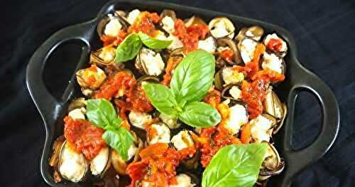 ROULÉS D’AUBERGINES, SAUCE TOMATES, RICOTTA, PIGNONS DE PIN