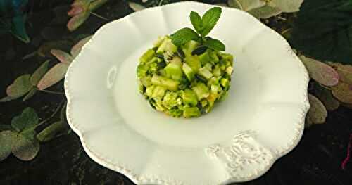 TARTARE DE BROCOLI, AVOCAT ET KIWI 