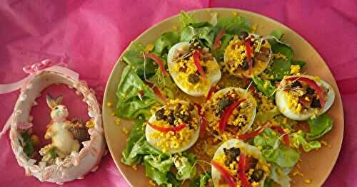 ŒUFS MIMOSA AUX CÂPRES ET OIGNONS ROUGES