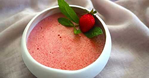 MOUSSE À LA FRAISE, MIEL ET FAISSELLE DE BREBIS