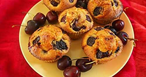 MUFFINS  AUX CERISES, AMANDES ET PISTACHES