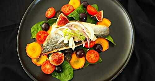 LOUP A LA PLANCHA, AUX FRUITS ET LEGUMES D’ÉTÉ 