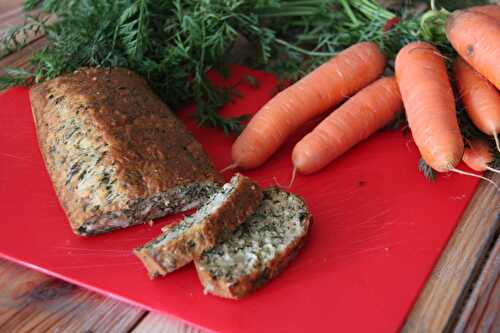 Cake aux fanes de carottes, chèvre et pesto, recette anti-gaspillage épisode 2 !