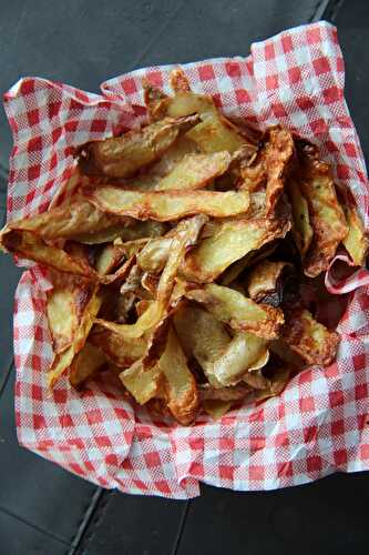 Chips d’épluchures de pommes de terre au four