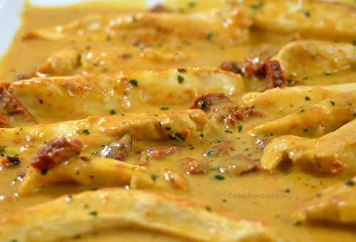 Aiguillettes de poulet à la sauce crémeuse au parmesan et aux tomates séchées