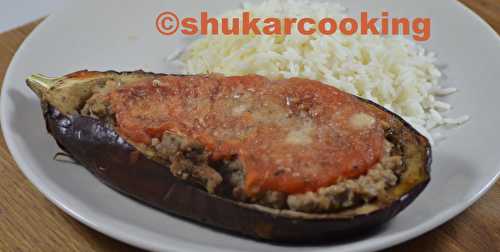 Aubergines farcies au thon, tomates et parmesan