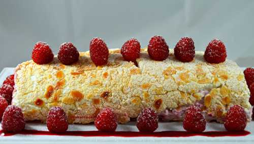 Bûche meringué à la crème de framboises