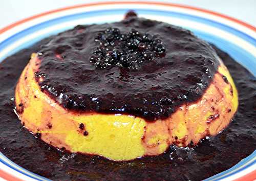 Entremet très léger  à la mangue et au coulis de myrtilles