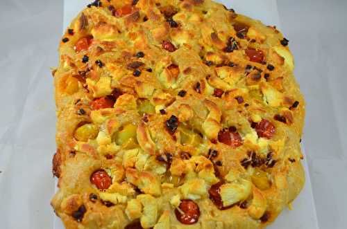 Focaccia aux fromages, chorizo et tomates cerise