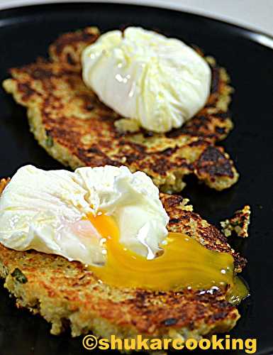 Galettes de quinoa aux œufs pochés