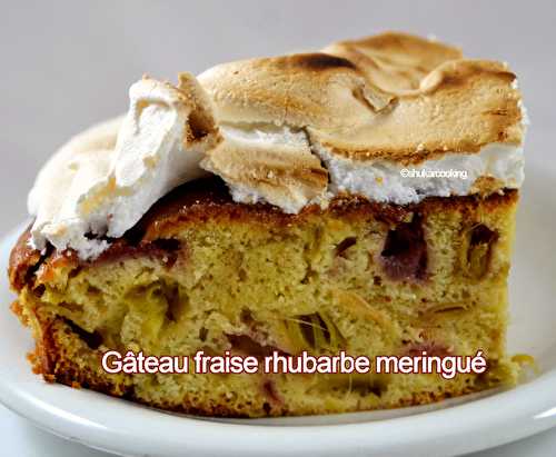 Gâteau fraises rhubarbe meringué