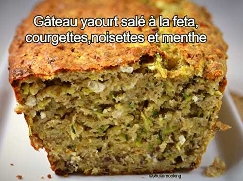 Gâteau yaourt salé à la feta, courgettes, noisettes et menthe