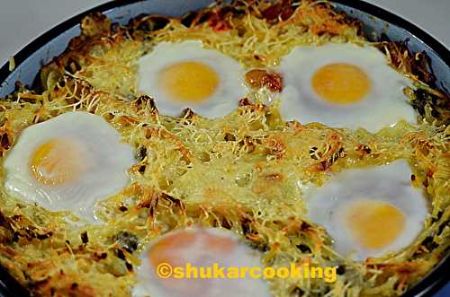Gratin de nouilles allégé aux poivrons rôtis et tomme, œufs en miroir - Shukar Cooking