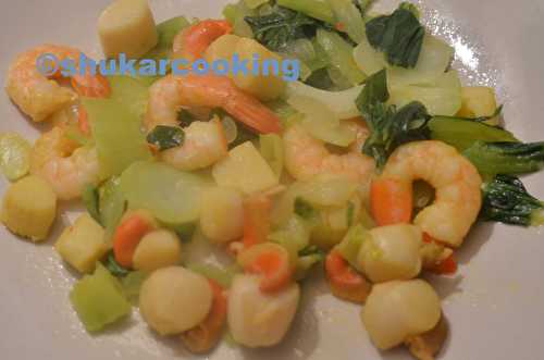Noix de St Jacques - crevettes au pet-saï (chou chinois) - Shukar Cooking