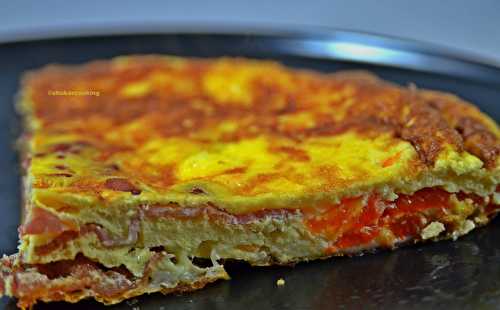 Omelette soufflée aux poivrons et poitrine rôtis, cuite au four