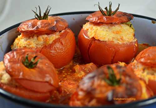 Petites tomates farcies à la dinde, carotte, riz et coriandre