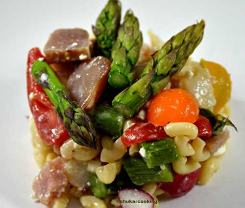 Salade coquillettes et poissons fumés